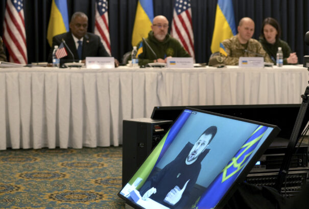 Harckocsicsúcs Ramsteinben: Nem sikerült dönteni a Leopard 2 tankokról, de „ütőképes” támogatási csomagot kap Ukrajna