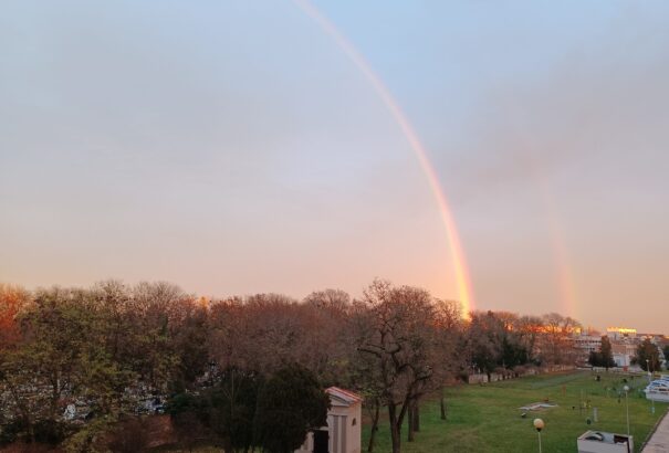 Buday Mária: Legyen a szivárvány ismét a békekötés jelképe