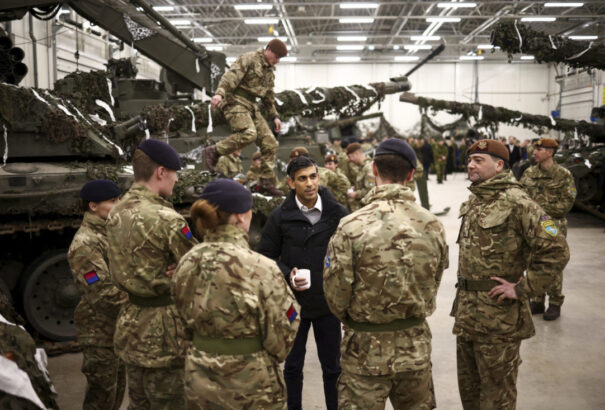 Sunak megnyugtatta Zelenszkijt: Ukrajna hosszú távú brit támogatásra számíthat