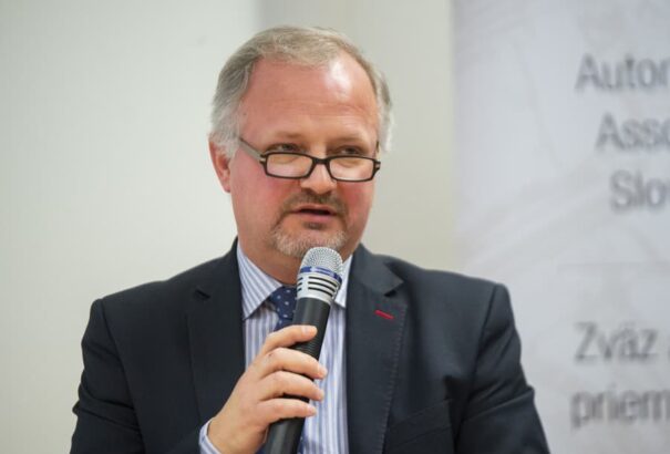 A gazdasági tárca keresi a megoldást arra, hogy miként segítsen a vállalkozóknak a magas energiaelőleggel