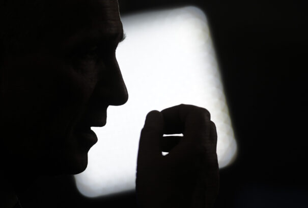 NATO-főtitkár: fegyverekkel lehet csak kikényszeríteni a békét