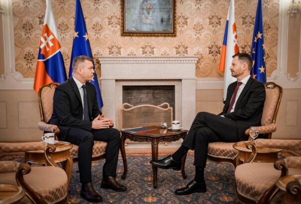 Heger betartotta Forrónak tett ígéretét: Bővülnek a kisebbségi nyelvhasználati jogok