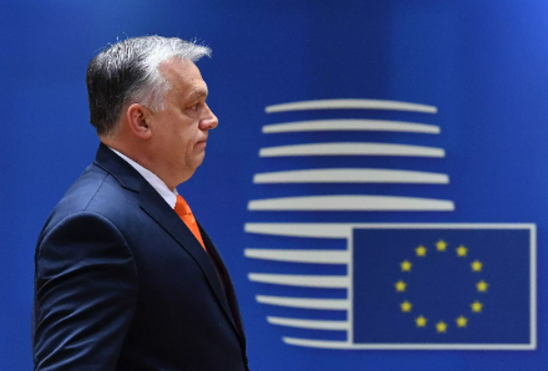 Orbán ismét reagált a brüsszeli korrupciós botrányra: Ha így haladunk, az EP-képviselők a börtönben saját focicsapatot alakíthatnak