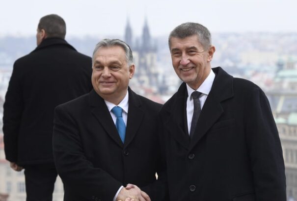 Orbán gratulált Babišnak a felmentése után: Harcolj tovább!