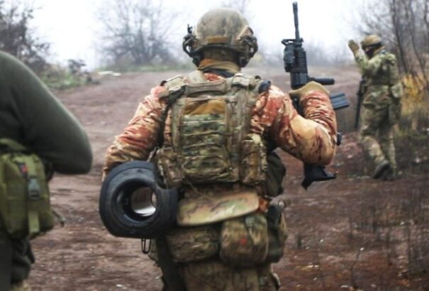 Az ukrán szárazföldi erők parancsnoka szerint „nagyon feszült” a helyzet Bahmutnál