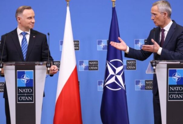 A lengyel elnök a NATO keleti szárnyának megerősítéséért lobbizik