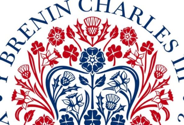 Közzétették III. Károly király hivatalos koronázási logóját