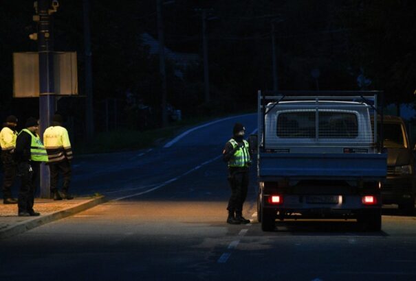 Ausztria hétfőtől eltörli a határellenőrzéseket a Szlovákiával közös határszakaszán