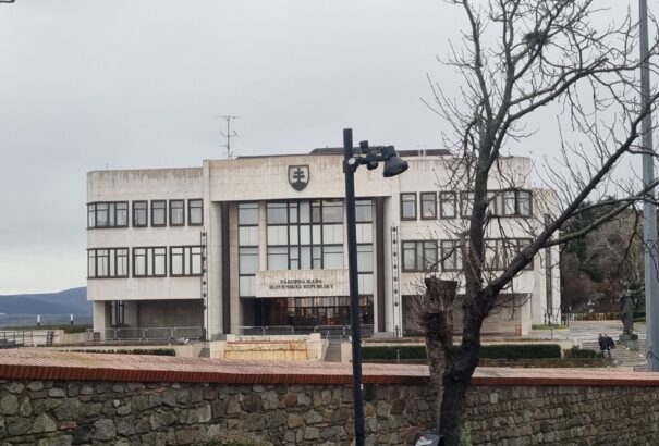 Simon Zsolt a pénztárcájába nyúlt? Az AKO-nál a Magyar Fórum megelőzte a Szövetséget