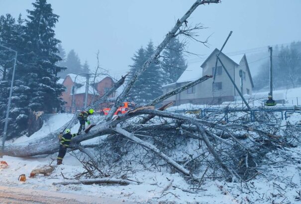 Északon is ítéletidő van, orkán erejű széllel és intenzív havazással