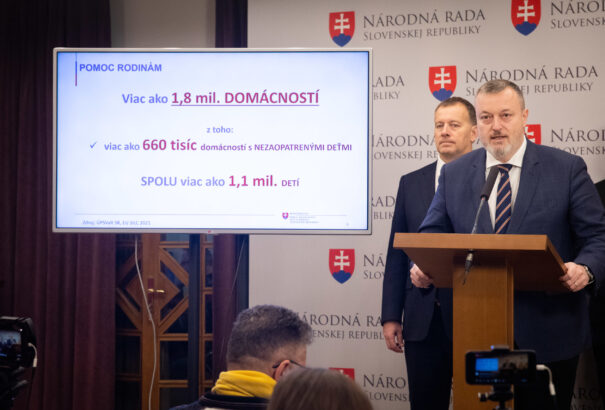 Krajniak: A családok február 15-től már a megemelt, 60 eurós családi pótlékot fogják megkapni