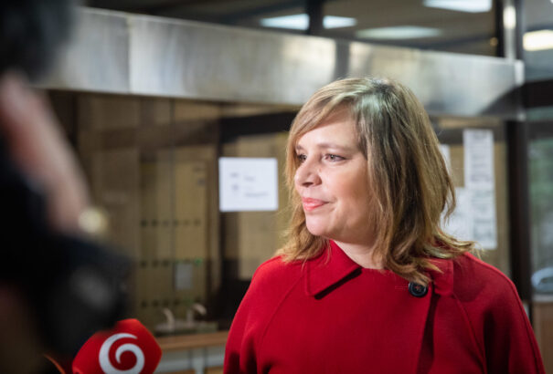 Remišová szerint Fico azért olyan vehemens a MiG-ek miatt, mert a Smer üzleti partnere elesett a sefttől