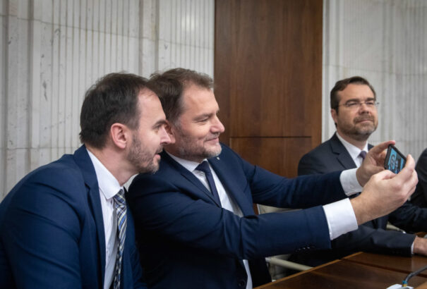 Matovič csökkentené a képviselői fizetéseket. A frakción kívüliek biztosan ráfizetnének