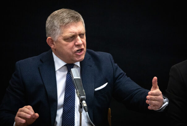 Fico szerint alkotmányellenes a MiG-29-esek Ukrajnába küldése, Čaputovát „amerikai szolgálólánynak” nevezte