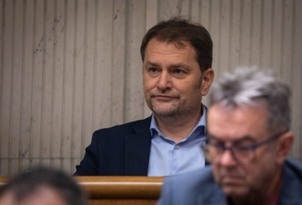 Az előrehozott választások még nem zárják ki az ügyvivő kormány lehetőségét. Máris töredezik a kérészéletű alkotmányos többség