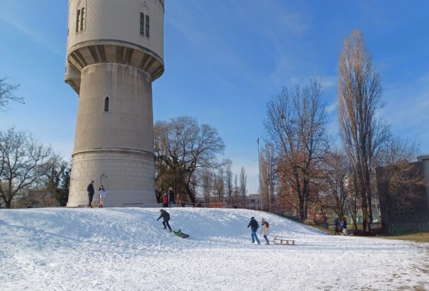 Műhavon szánkózhatnak a komáromi gyerekek