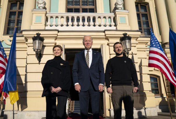 Biden kijevi látogatása során újabb félmilliárd dolláros segélycsomagot jelentett be Ukrajnának