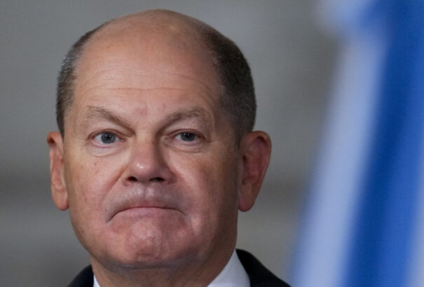 Scholz: Ukrajna nem fog nyugati fegyvereket használni az Oroszország elleni támadásokhoz