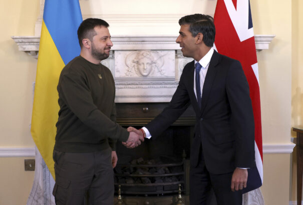 Johnson felszólította Sunakot, hogy küldjön vadászgépeket és tankokat Ukrajnába