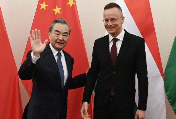 Szijjártó: Magyarország és Kína is a béke pártján áll