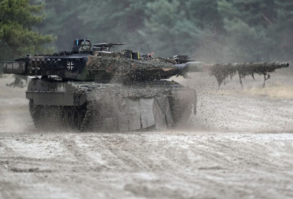 A pótalkatrészek hiánya nehezíti az Ukrajnába történő tankszállítást