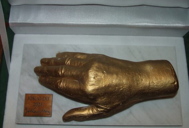 A komáromi Jókai Egyesület az írófejedelem születésnapján adta át az idei Jókai-díjat