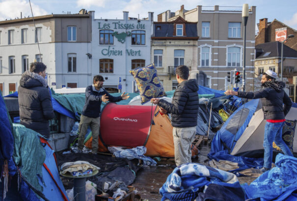 Közel egymillióra nőtt tavaly a menedékkérelmet kérők száma