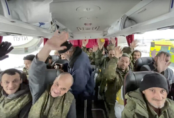 Nyugati bankok hitelezhetik a fronton harcoló oroszokat