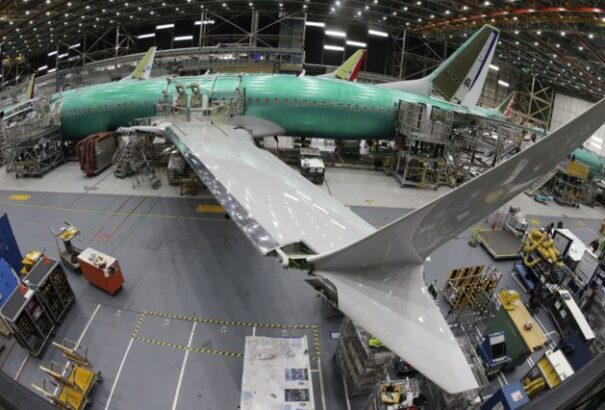 A Boeing kétezer adminisztratív dolgozó elbocsátását tervezi