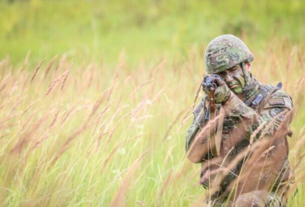 A holland miniszterelnök-helyettes a kötelező katonai szolgálat újraélesztését javasolja