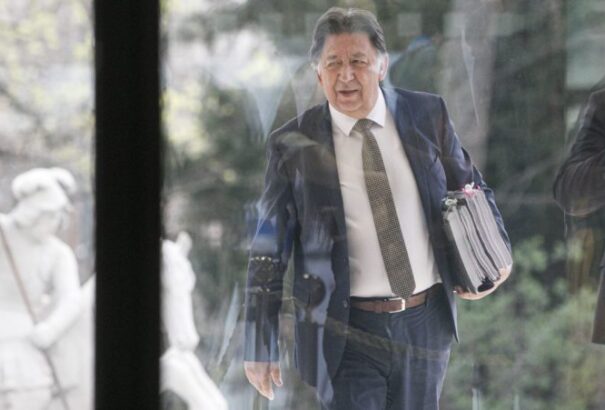 Ján Budaj állítólag együttműködött az ŠtB-vel. Fico szerint egy aktív „estébés“ nem lehet miniszter