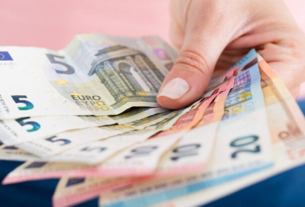 Februárban gyorsult a bérnövekedés