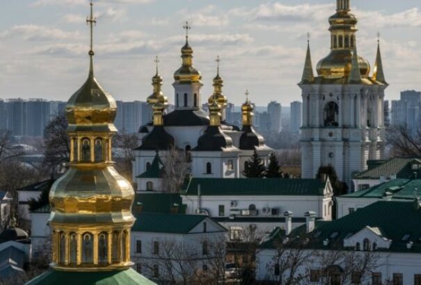 Ukrajna kipenderítette az ortodox egyház orosz szárnyát a kijevi kolostorkomplexumból