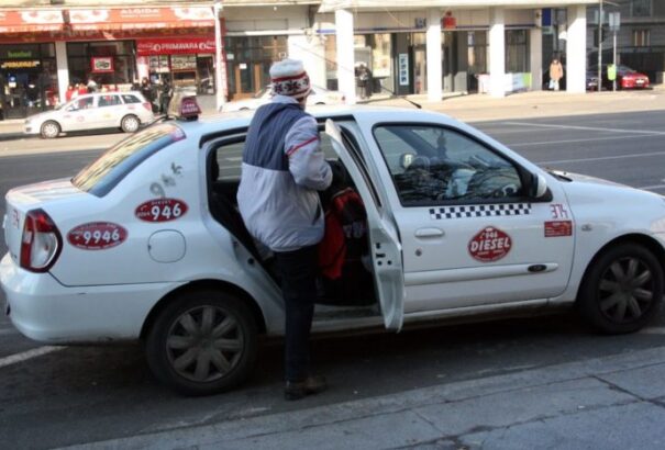 Botrány: Magyar nemzetisége miatt nem vitt el egy román taxis egy nőt