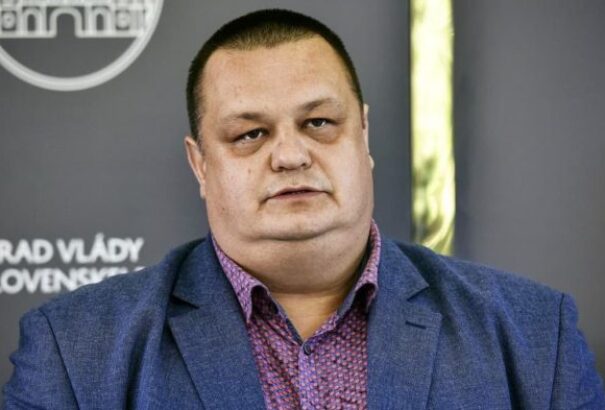 Koronavírus: Eltörlik a kötelező ötnapos karantént