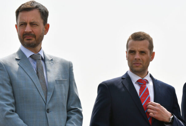 Klus Sulíkot tartja felelősnek a nagy pofára esésért, Heger az EU-csúcs mögé bújva kerüli a felelősséget