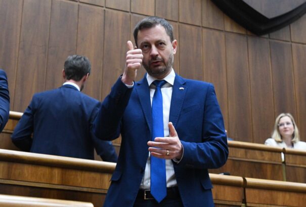 A Modrá koalícia megint gazdát vált, Hegert akarja pártelnöknek, aki a választások után is kormányfő maradna