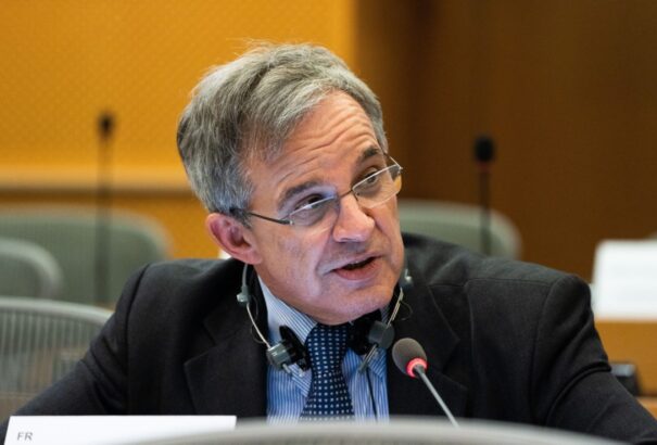 A francia EP-képviselő szerint a vadászgépek átadásával Lengyelország háborúba rángatja az EU-t