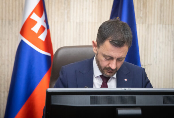 Egyre fogy a levegő Heger körül, nemcsak a kormányban, hanem pártjában is