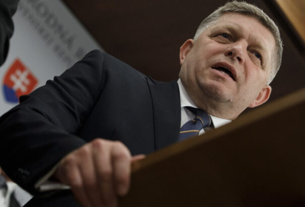 Smer: Az államfő terel, amikor arról beszél, hogy a MiG-ekről a parlament is dönthet