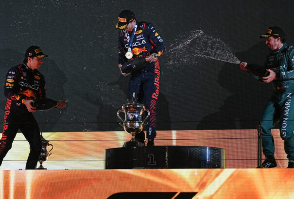 Bahreini Nagydíj: Verstappen vezetésével kettős Red Bull-siker az idénynyitón