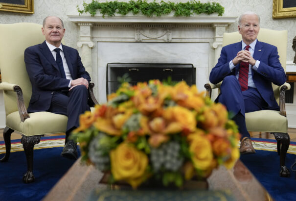 Amerikai-német titkos egyeztetés Washingtonban: Biden megköszönte Scholznak az „erőskezű vezetést”