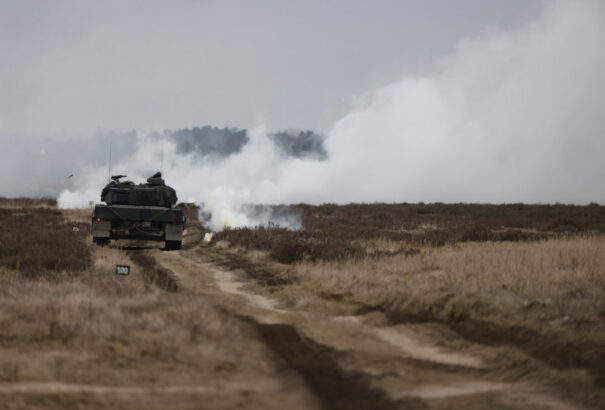 Mutatjuk mennyi és milyen tankokat ígértek Ukrajnának a nyugatiak