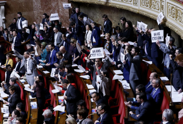 Ízelítő a francia demokráciából: A kormány a nemzetgyűlés jóváhagyása nélkül vezeti be a nyugdíjkorhatár emelését