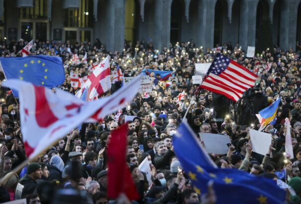 Georgiában visszavonták a külföldi ügynökökről szóló törvényt