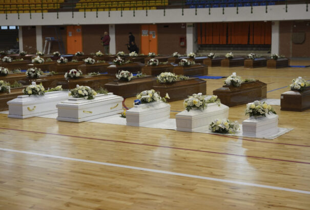 OIasz migránshajó-katasztrófa: A rendőrség három gyanúsítottat őrizetbe vett, egy személyt köröznek