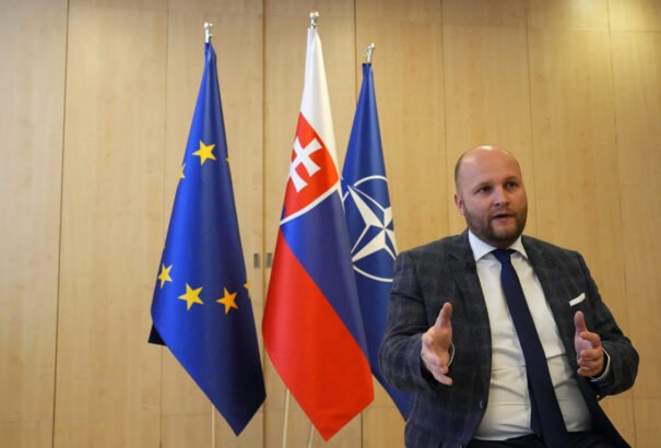 Naď szerint lehet, hogy zárt ülésen fogják megvitatni a MiG-ek átadását