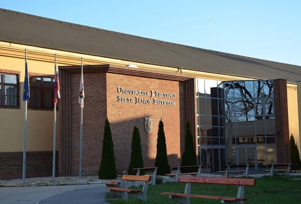 A jövőd kulcsa az oktatásban rejlik: válaszd a Selye János Egyetem képzéseit!