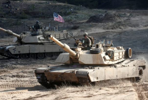 Az USA felgyorsítja a tankszállítást Ukrajnába, de egy régebbi modellt szállít le