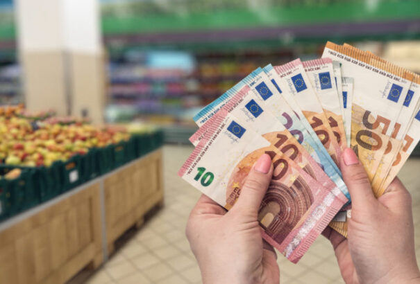 Nyolc üzletlánc 400 élelmiszerre vezet be árstopot hétfőtől